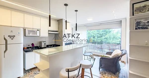 Moema — Apartamento mobiliado com 2 dormitórios, suíte, varanda e vaga