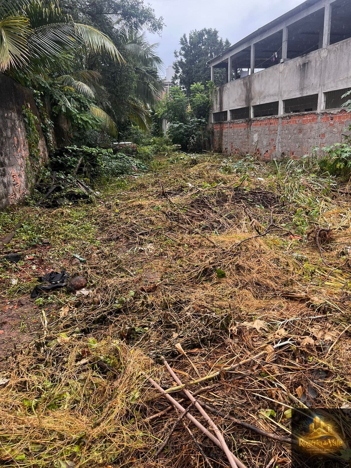 Vendo Terreno em Itapuã 457,00m2 - Frente de Rua