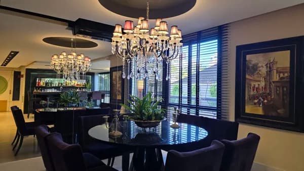 APARTAMENTO MOBILIADO E DECORADO, LOCALIZADO NO CENTRO DE FLORIANÓPOLIS.