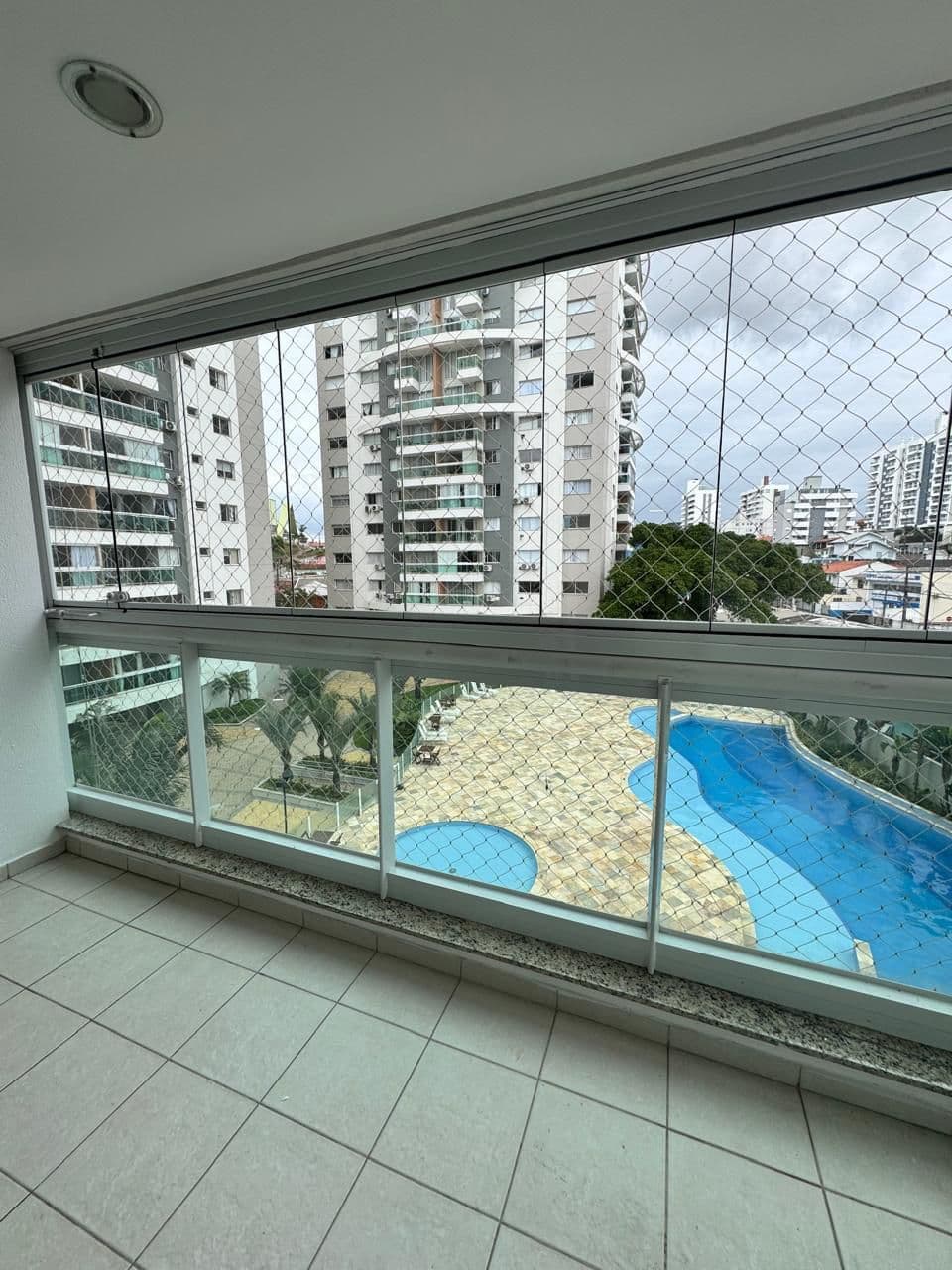 Apartamento 2 dormitórios em barreiros