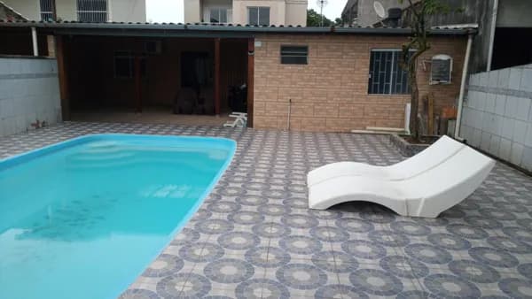 Linda casa com piscina em palhoça