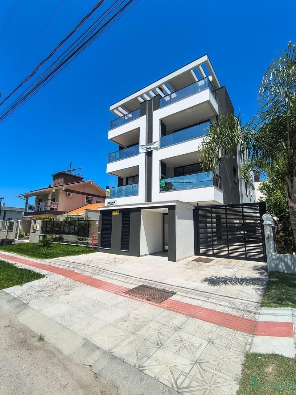 Apartamento porteira fechada 2 dormitórios com suíte