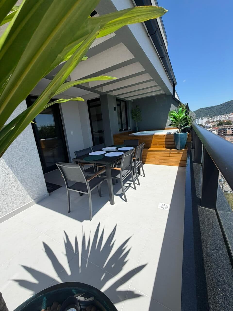 Apartamento 2 dormitórios sendo 2 suítes