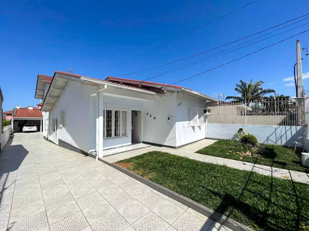 CASA EM BARREIROS COM 05 DORMITÓRIOS, SENDO 1 SUITE E VISTA MAR