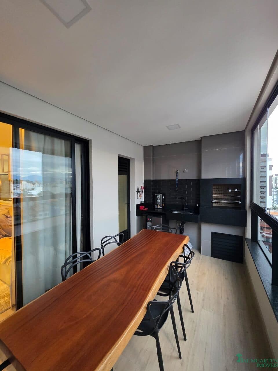 Apartamento 2 dormitórios com suíte