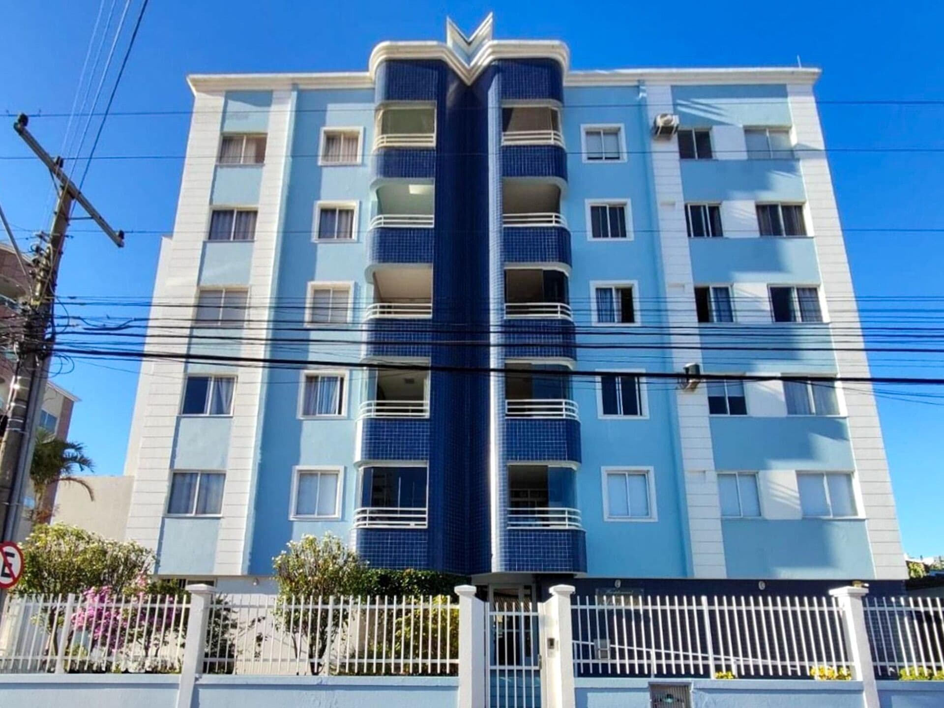 Apartamento à venda com 3 dormitórios, sendo 1 suíte, no Jardim Cidade Florianópolis - São José/ SC.