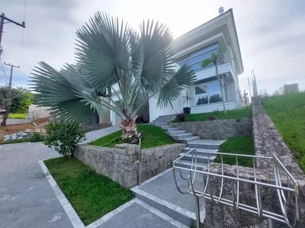 Casa Alto Padrão em pedra branca