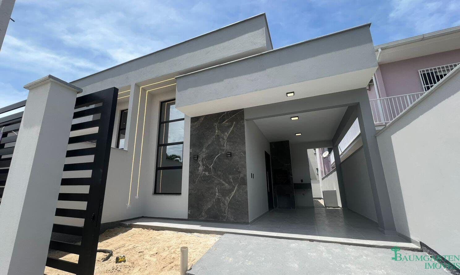 Casa geminada 3 dormitórios nos fundos Biguaçu