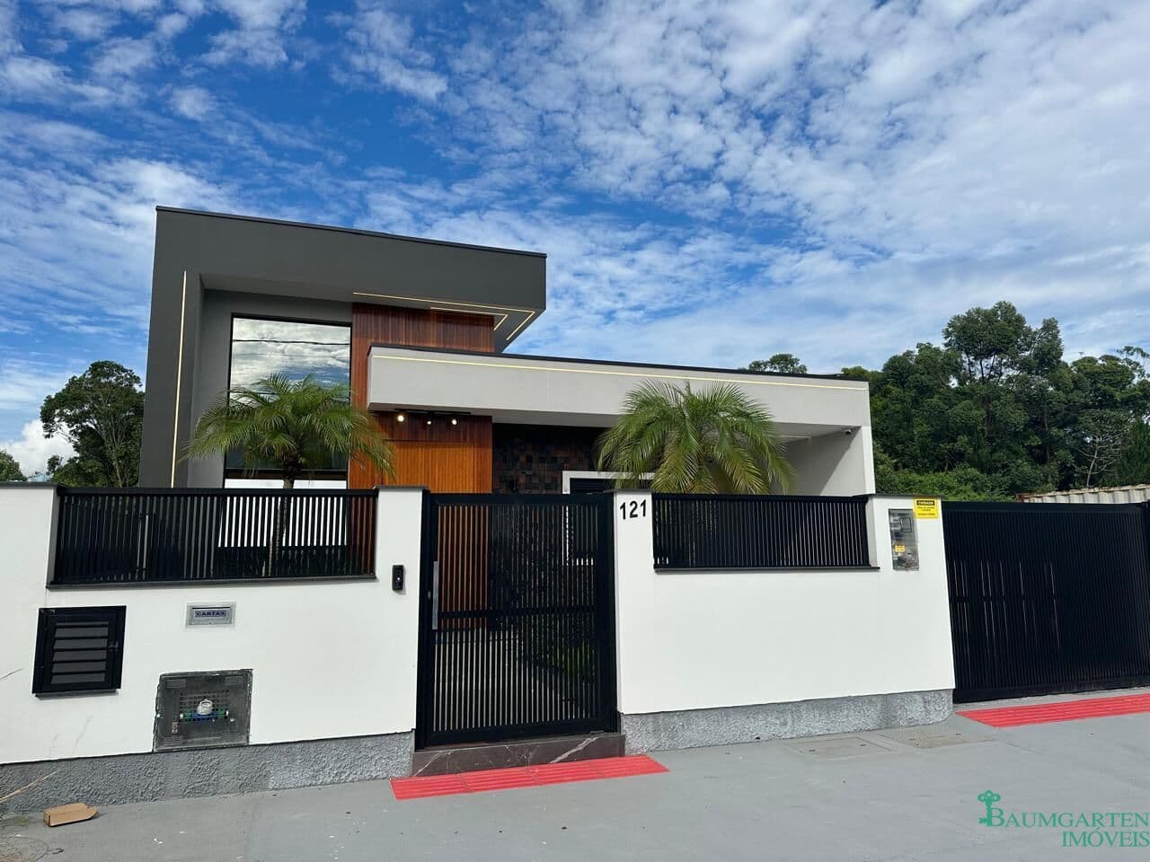Casa 3 dormitórios sendo 1 suíte