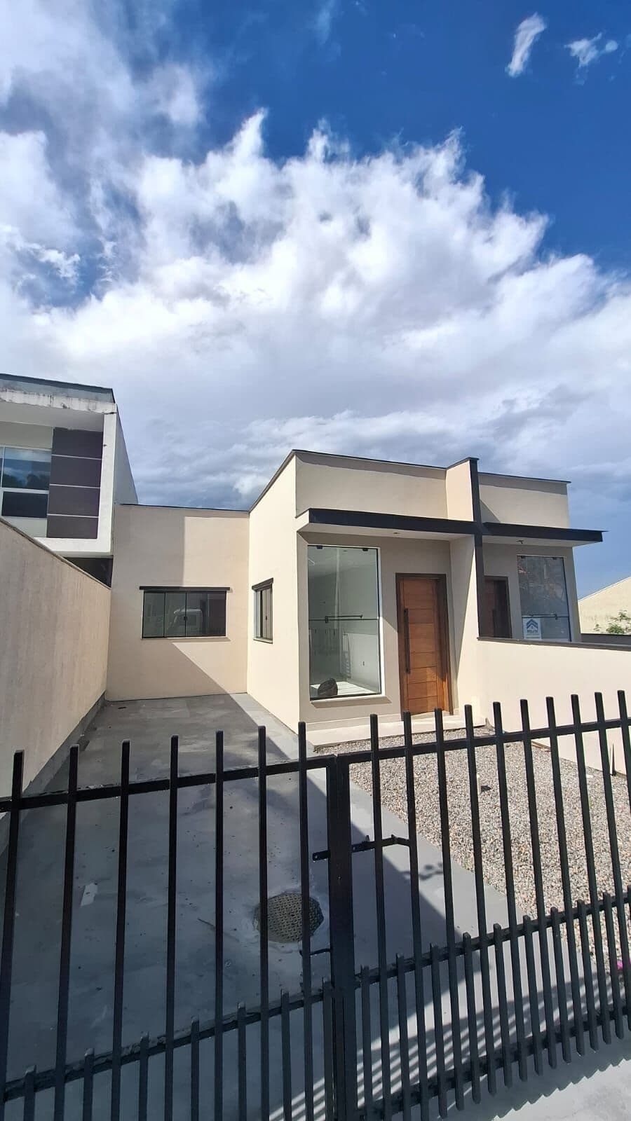Casa geminada 2 dormitórios-- conforto e praticidade