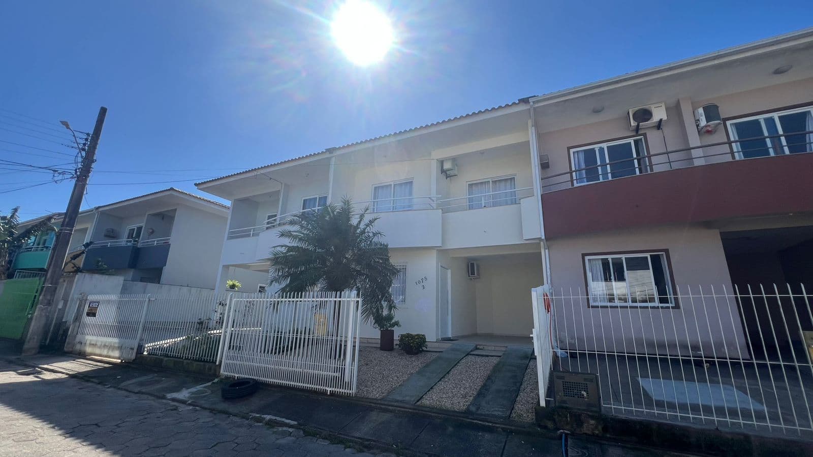Sobrado moderno com 3 dormitórios com 1 suíte