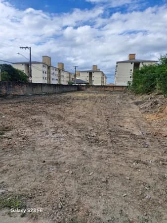 Amplo terreno 717m2 próximo a comércios