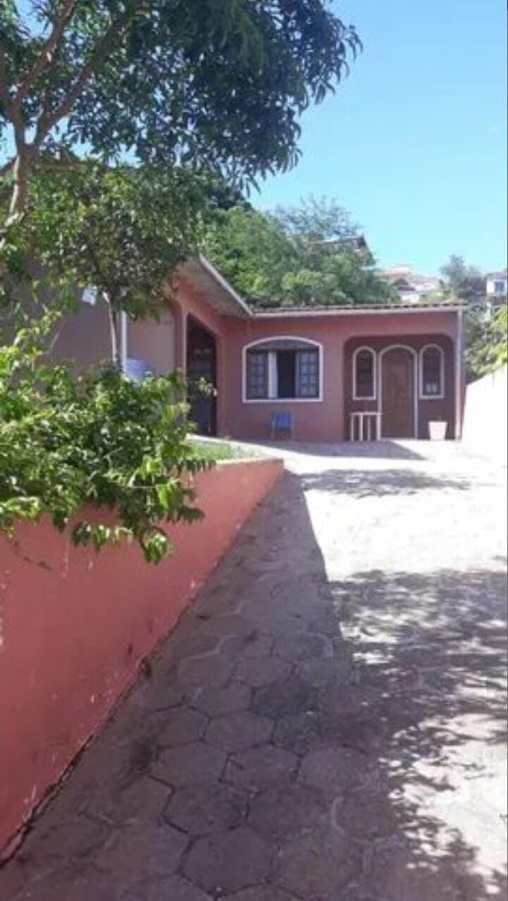 Casa de 03 quartos - Roçado
