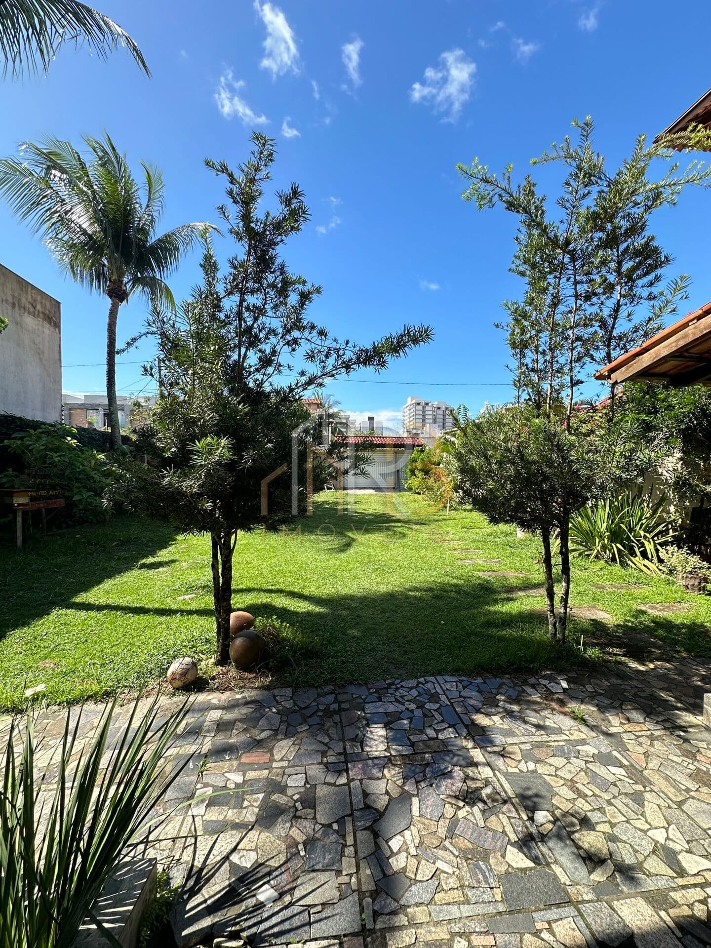 Casa à venda na Zona Sul com Área verde .