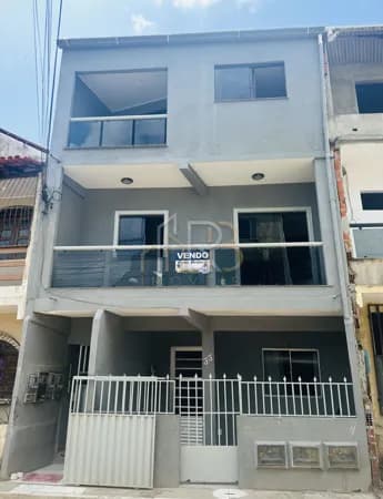 Prédio Residencial com 3 apartamentos .