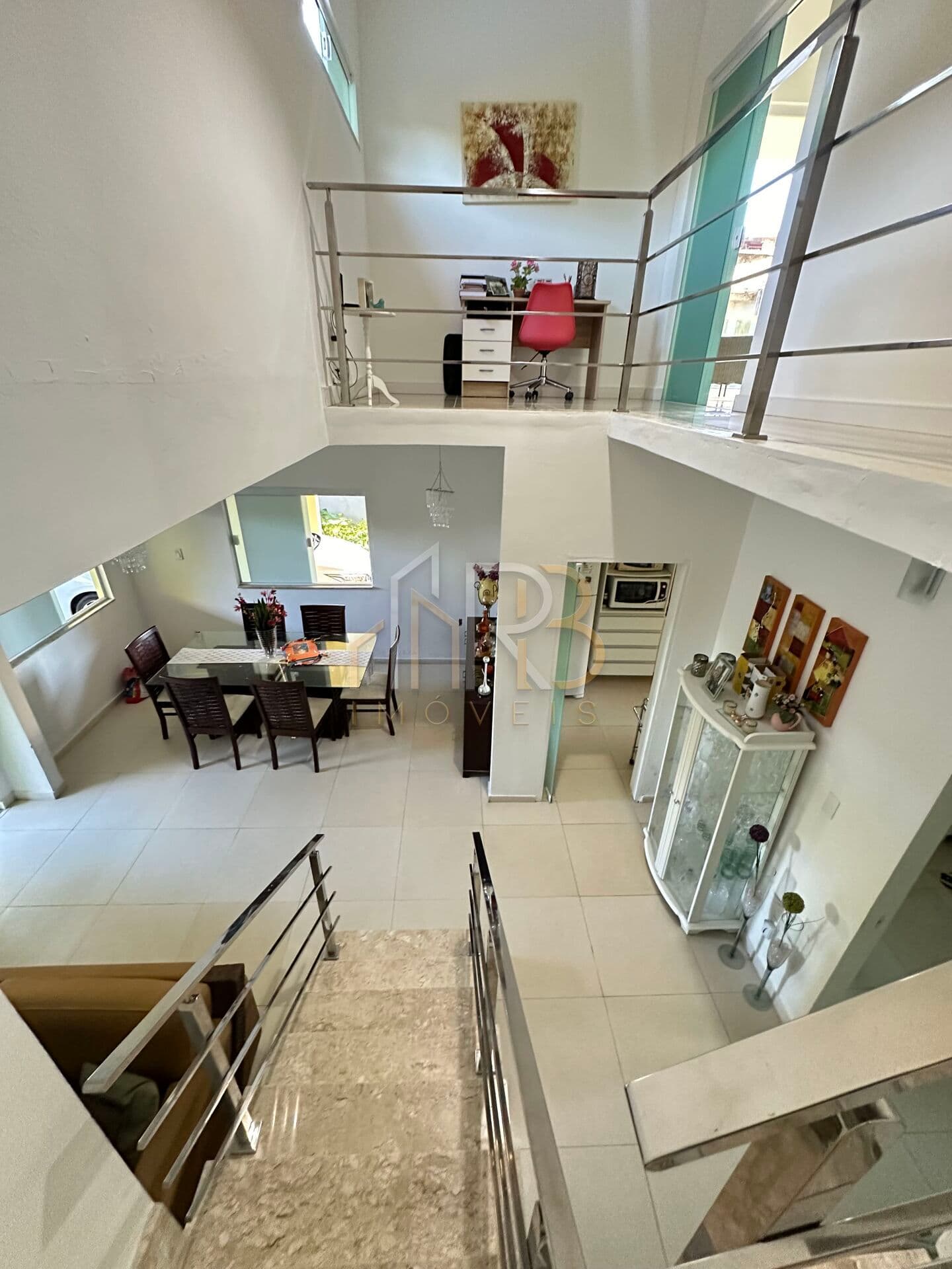 Linda Casa Mobiliada com Área Verde no Condomínio Joia do Atlântico