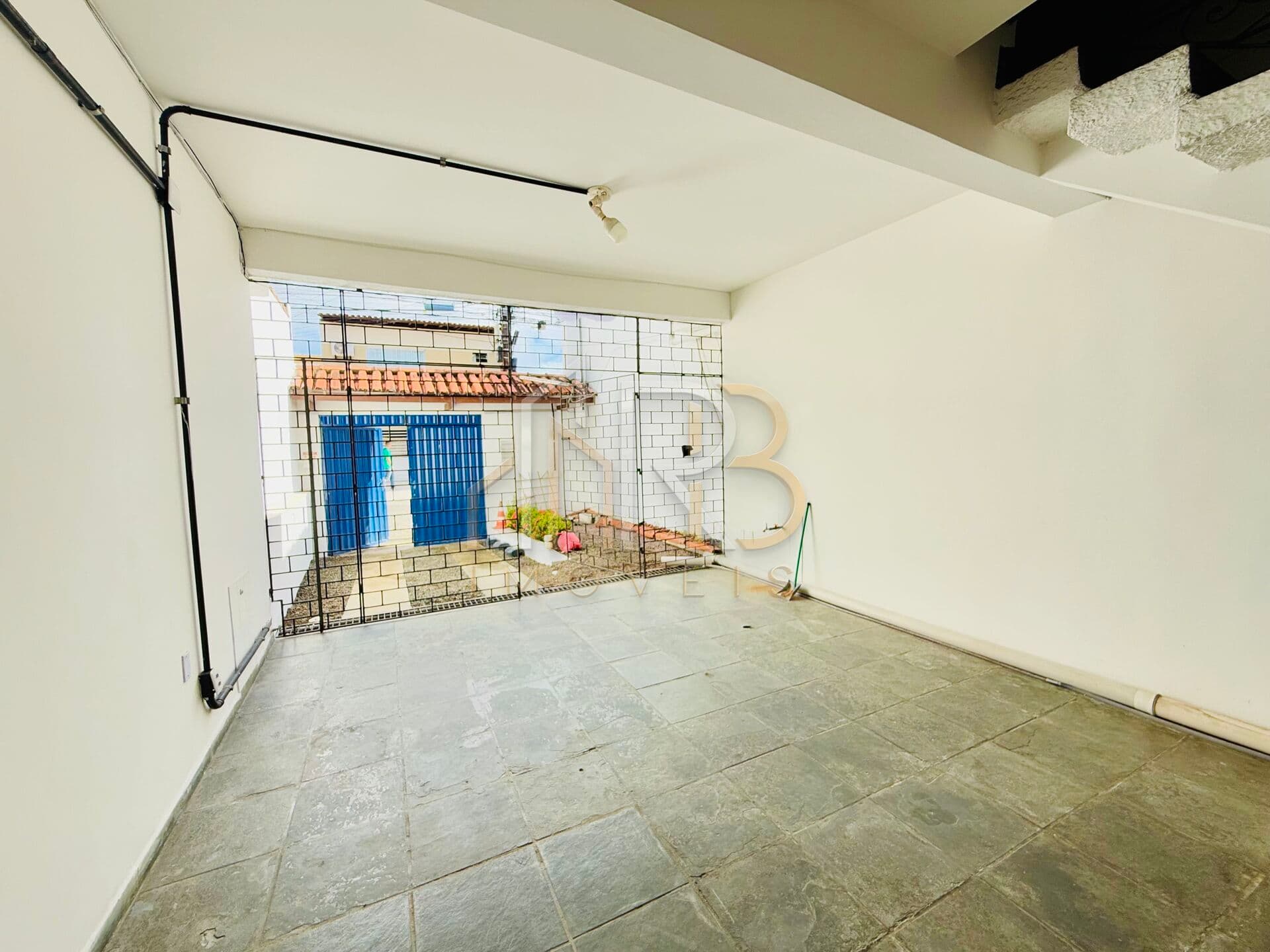 Excelente apartamento térreo para locação no bairro Pontal em Ilhéus.