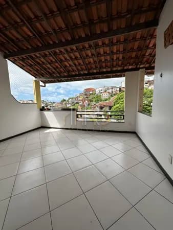 Apartamento amplo de 3/4 no centro .