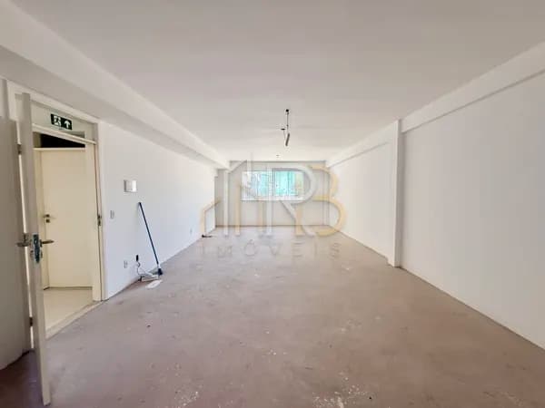 Sala Comercial no Centro com 56,99 m² - Vista Mar - Empresarial Azzurro