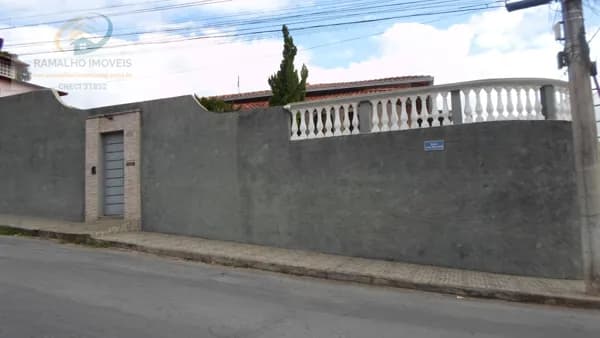 Casa em Santa Luzia - Santa Mônica