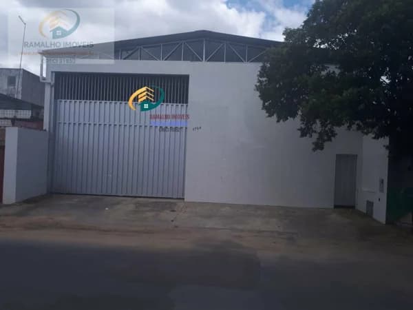 Lote com Galpão em área comercial