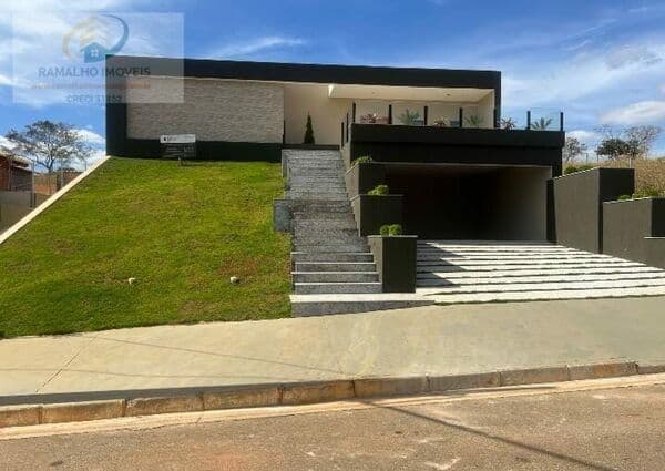 Casa de Condomínio em Jaboticatubas - Centro