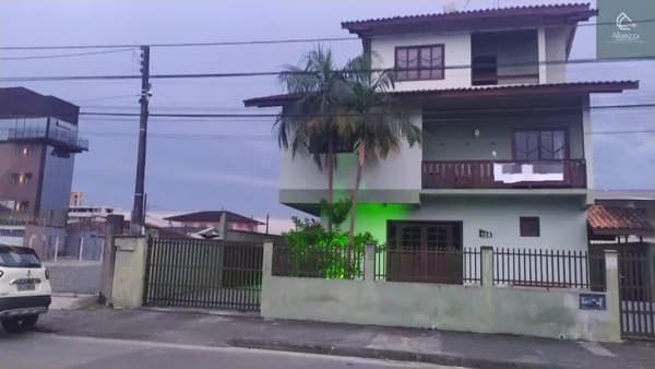 Sobrado Padrão no Bairro Fátima