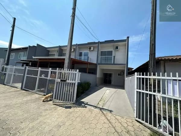 Sobrado Geminado no Bairro Comasa