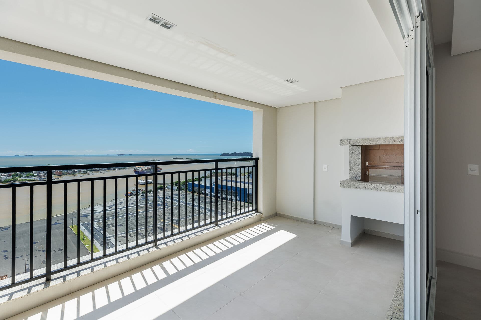 Excelente Apartamento Alto Padrão com 3 suítes no Centro de Itajaí SC