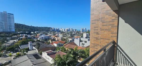 Excelente Apartamento de 2 Dormitórios sendo uma Suíte Próximo a Praia Brava