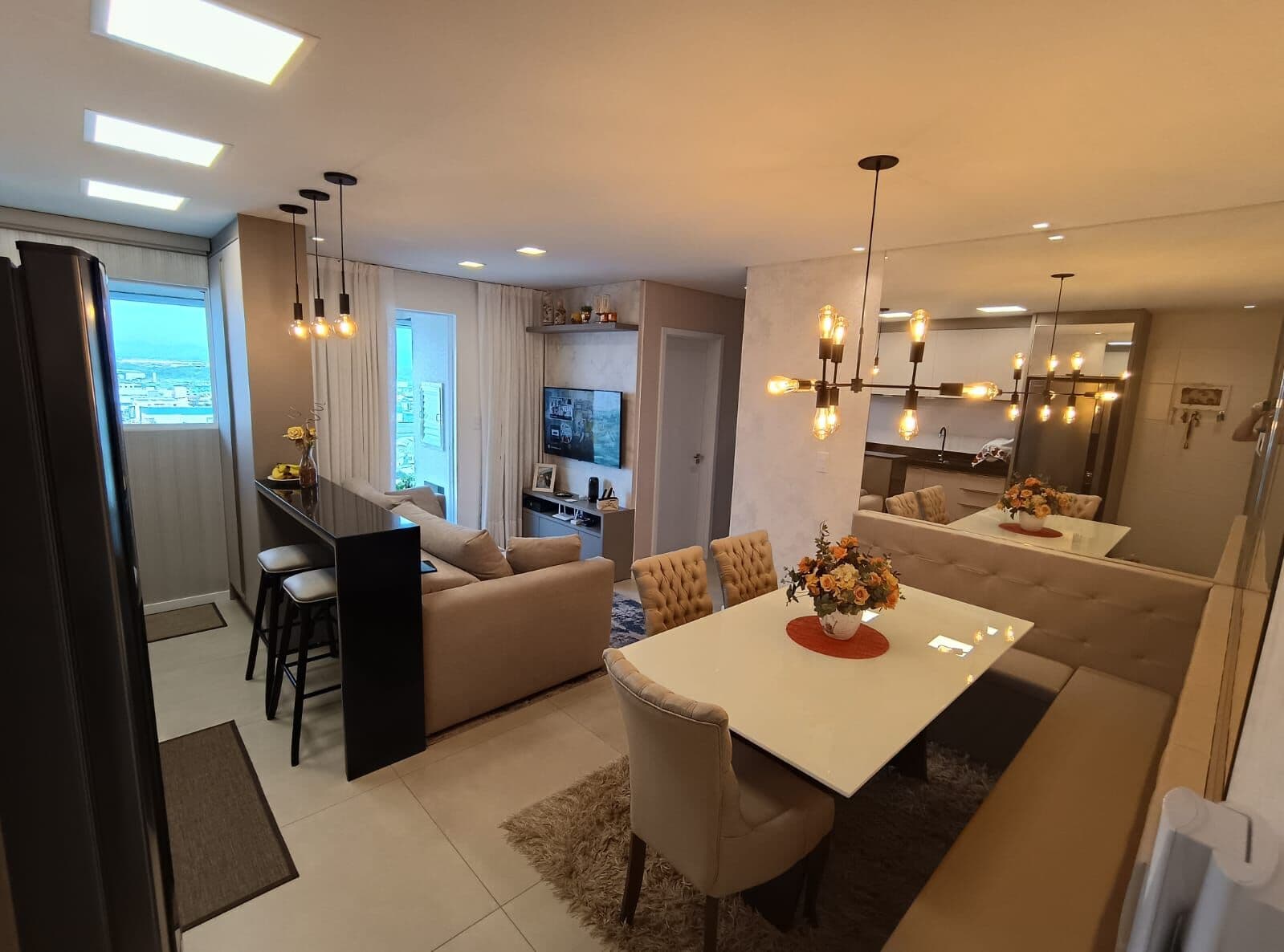 Excelente Apartamento Mobiliado com 2 Dormitórios sendo uma Suíte no Bairro Cordeiros em Itajaí SC