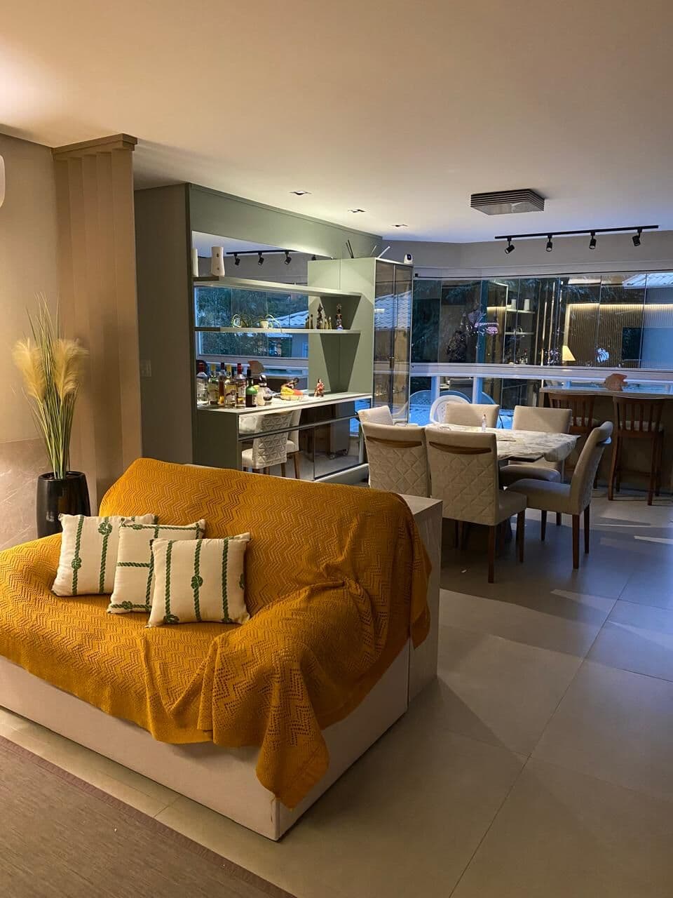 Excelente Apartamento de 2 Suítes no Bairro Cabeçudas em Itajaí SC