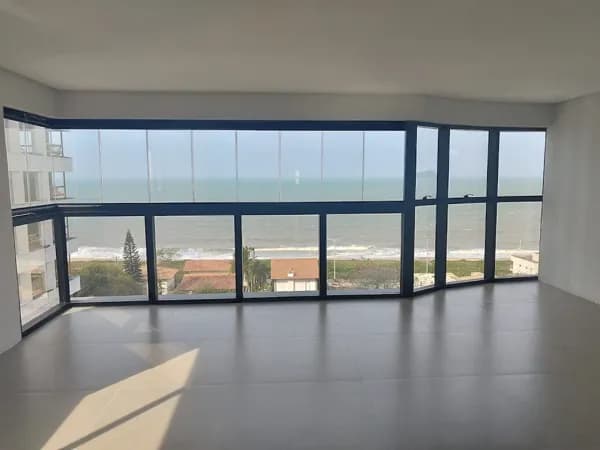 Apartamento Alto Padrão de 3 Suítes em Piçarras a Poucos Metros do Mar