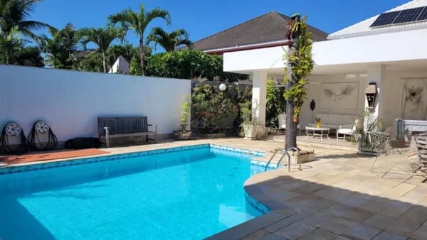 Casa de Luxo no Crystal Lake Barra da Tijuca – 4 Quartos, Piscina e Espaço Gourmet