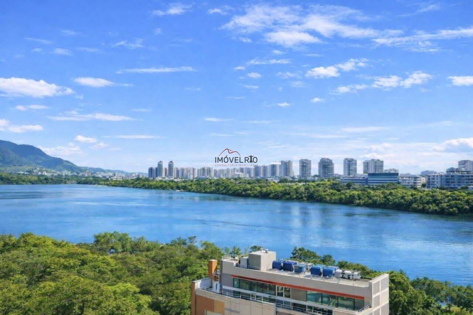 Apartamento reformado com 4 quartos e vista lagoa na Península Barra da Tijuca