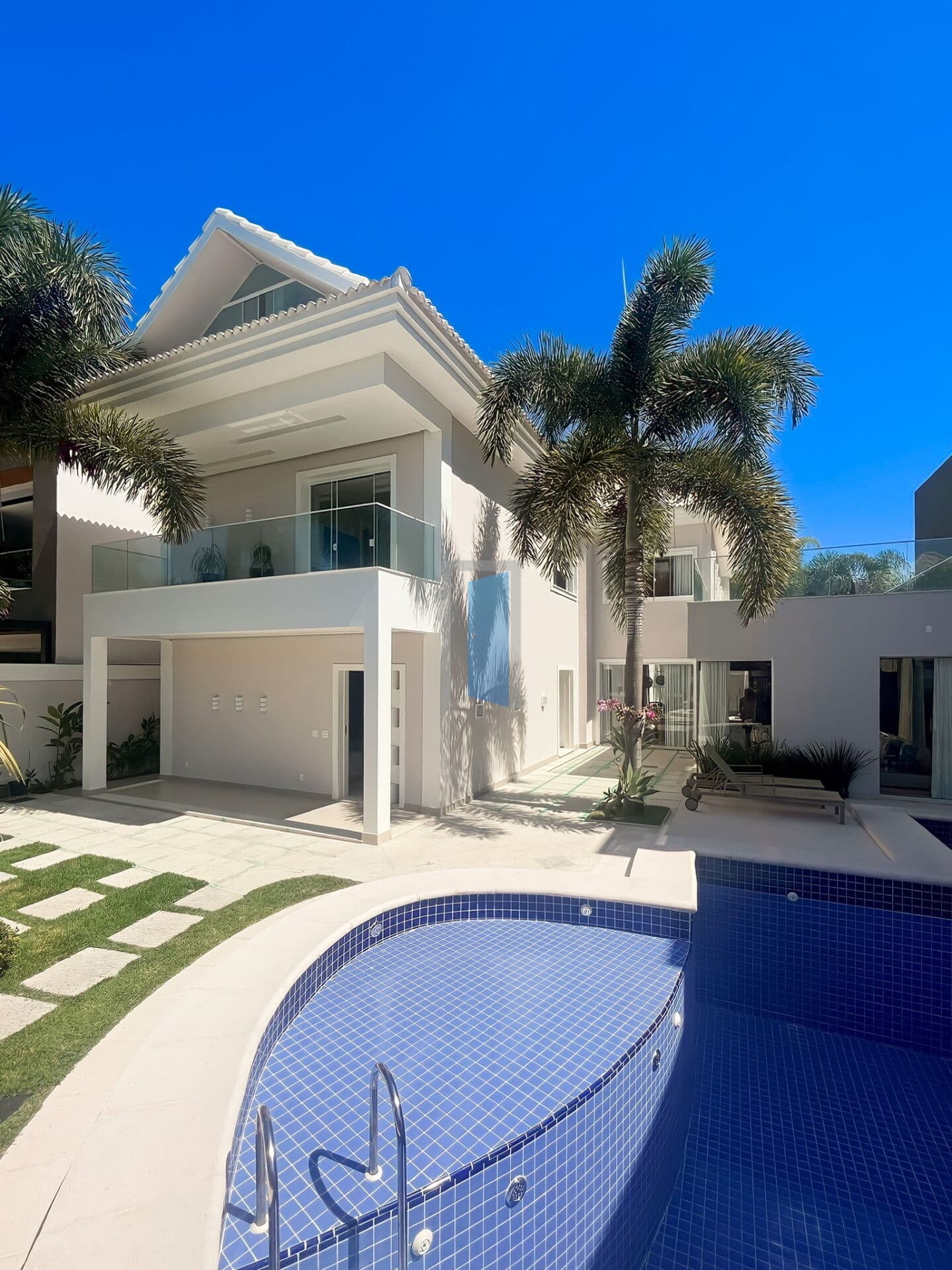 Cinematográfica Casa Triplex no condomínio Riviera Del Sol