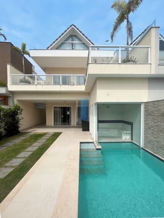 Maravilhosa Casa Triplex no Condomínio Riviera Del Sol