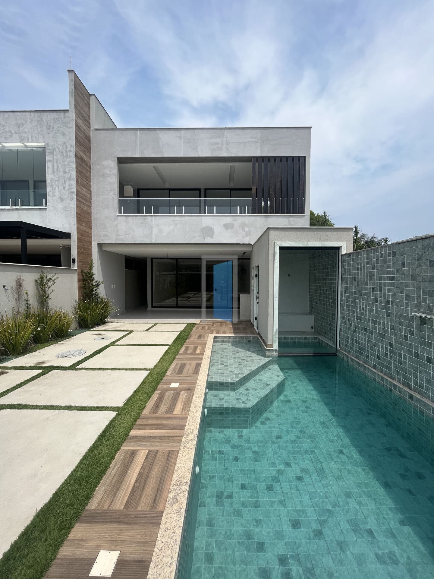 Maravilhosa Casa Contemporânea no Exclusivo Condomínio Interlagos de Itaúna