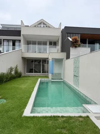 🏡✨ Casa no Rio Mar | 250m² | Oportunidade na Barra da Tijuca