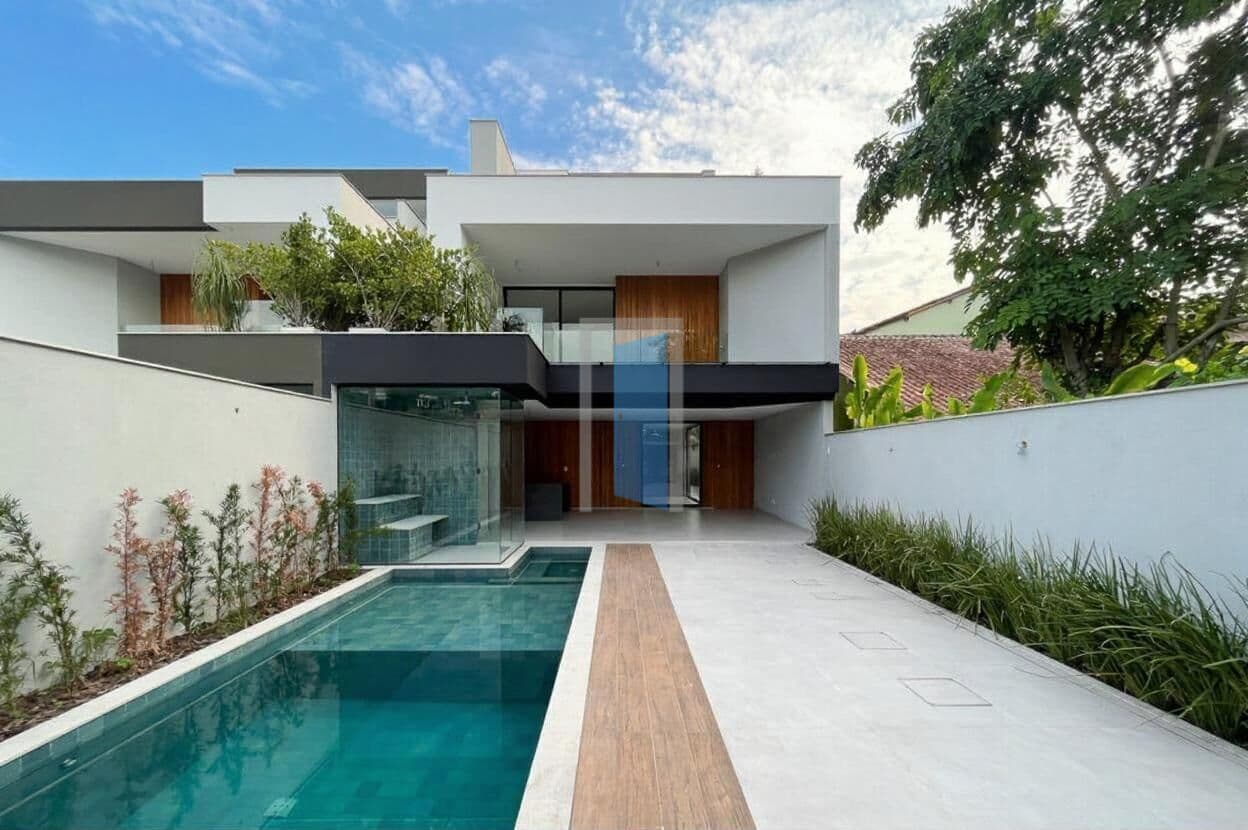 🏡✨ Casa Triplex no Rio Mar | 400m² Construídos | 4 Suítes