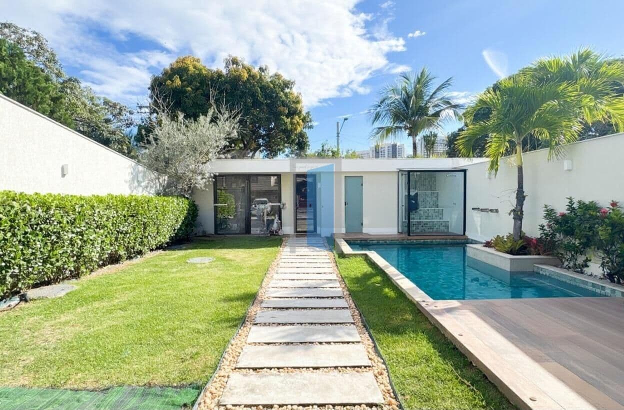 🏡✨ Casa Triplex no Rio Mar | 445m² Construídos | 6 Quartos