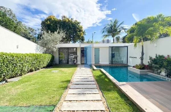 🏡✨ Casa Triplex no Rio Mar | 445m² Construídos | 6 Quartos