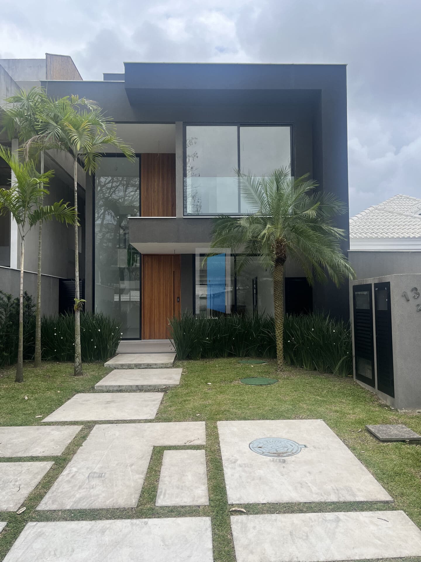 Linda casa contemporânea Triplex – INTERLAGOS DE ITAÚNA