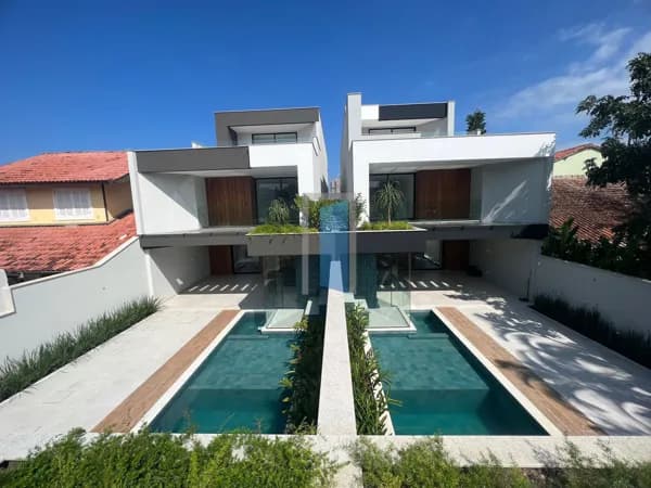 🏡✨ Casa no Rio Mar | 453m² Construídos | Oportunidade na Barra
