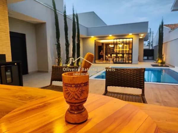 MARAVILHOSA CASA NO ILHA DE BALI