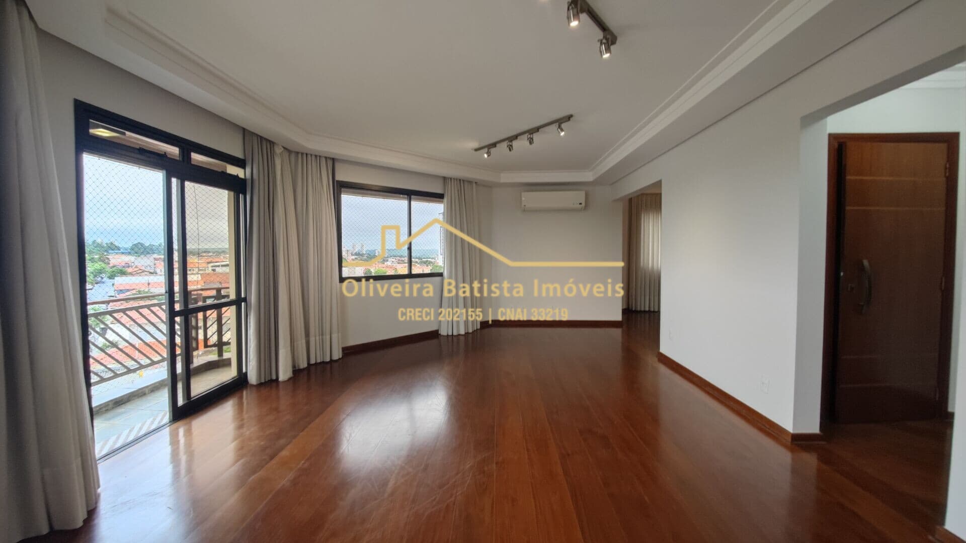 BELÍSSIMO E ELEGANTE APARTAMENTO NO CONDOMÍNIO EDIFÍCIO FLAMBOYANT