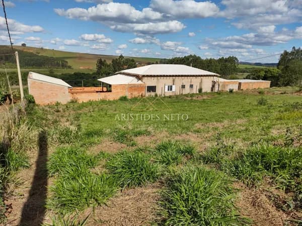 Terreno em loteamento de chácaras ao lado da Cidade