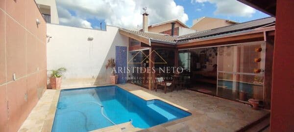 Casa Padrão com piscina e área de lazer