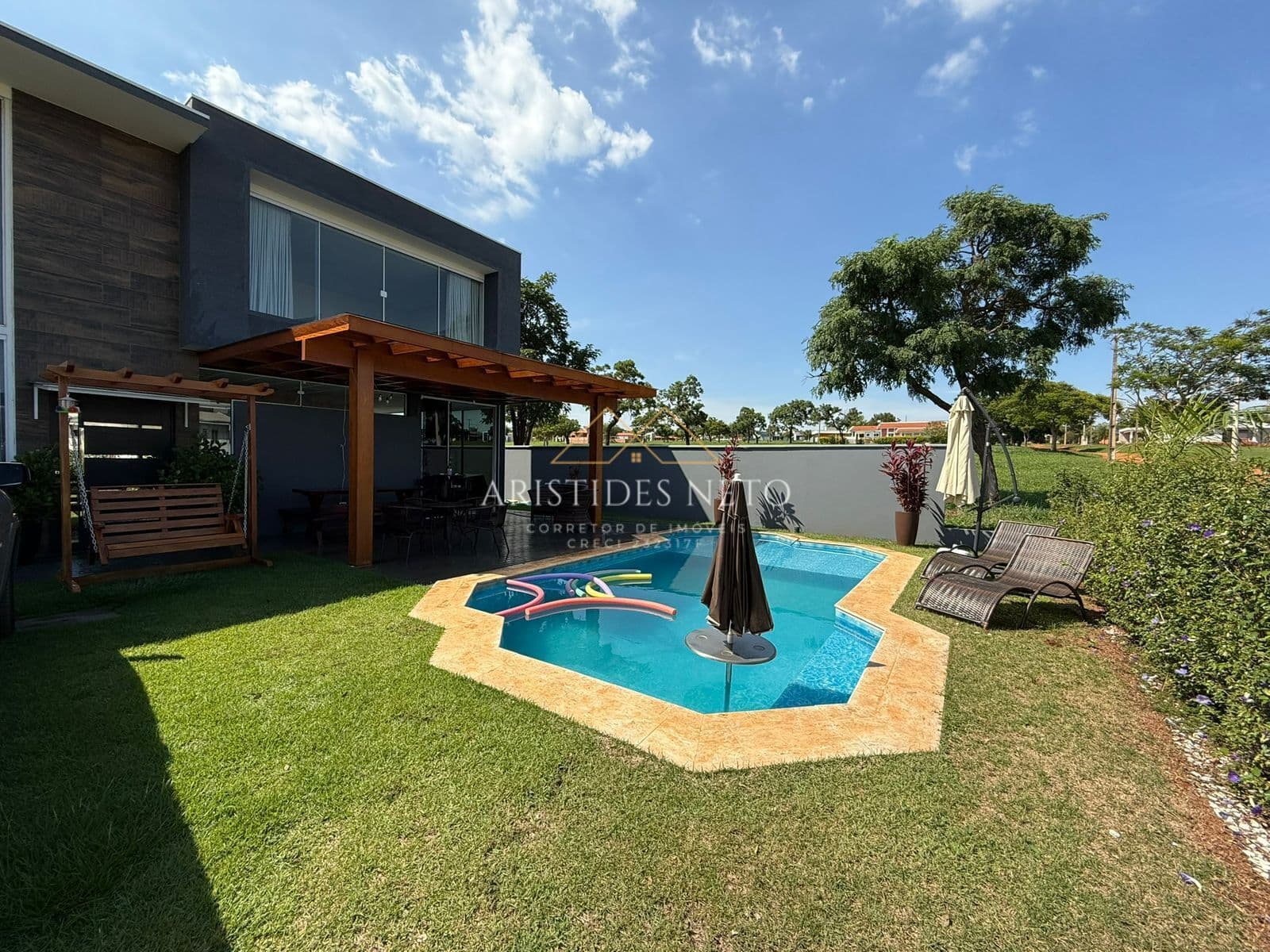 Casa Alto Padrão em Riviera de Santa Cristina III, Itaí/SP