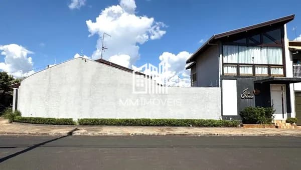 Casa térrea com Sobrado Comercial